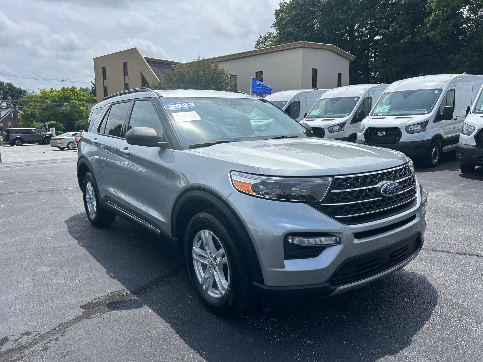 Certified 2023 Ford Explorer XLT w/ Equipment Group 202A AWD/4WD image 3