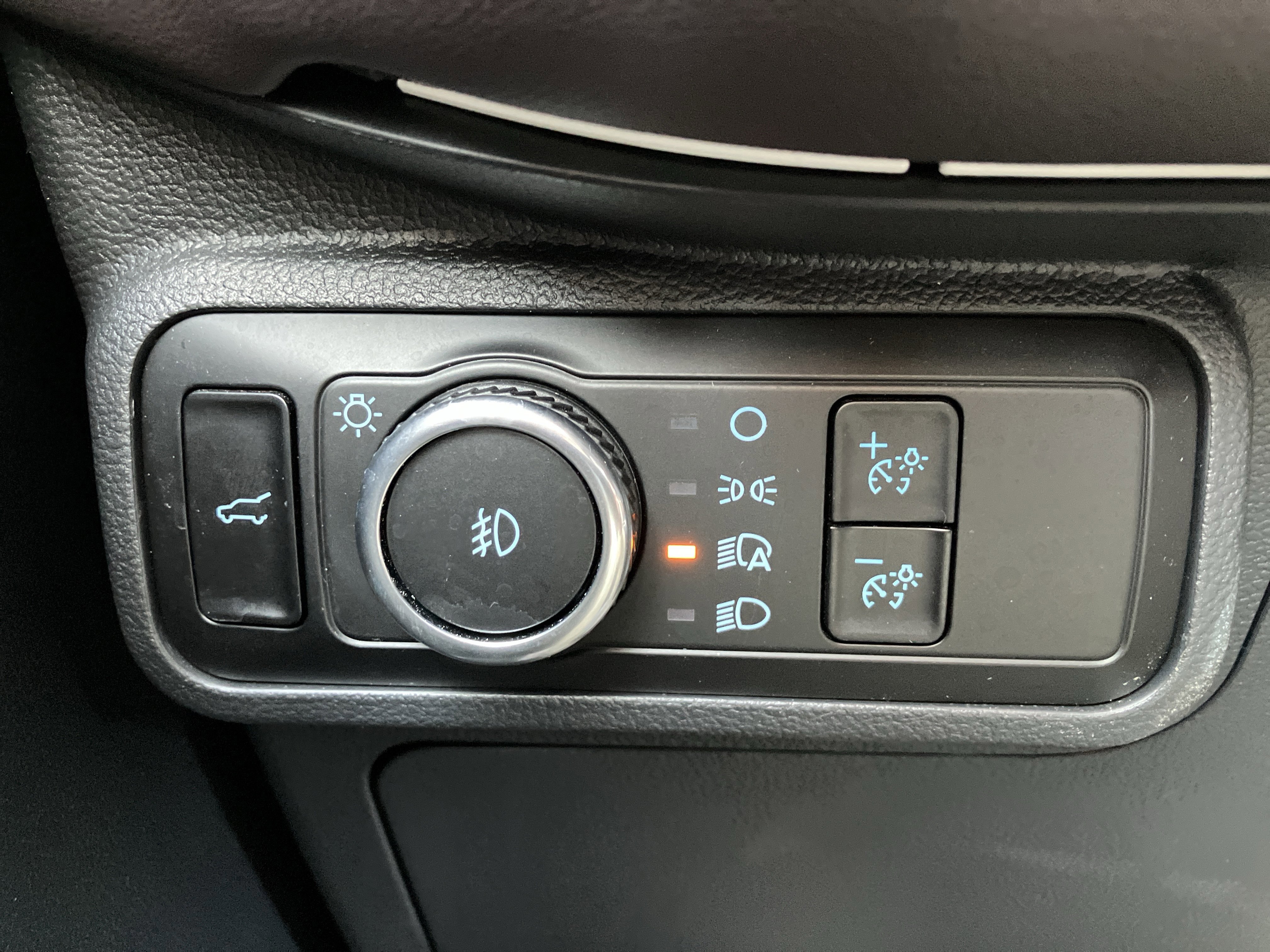 Certified 2025 Ford Explorer Platinum w/ LUX Leather Package image 35