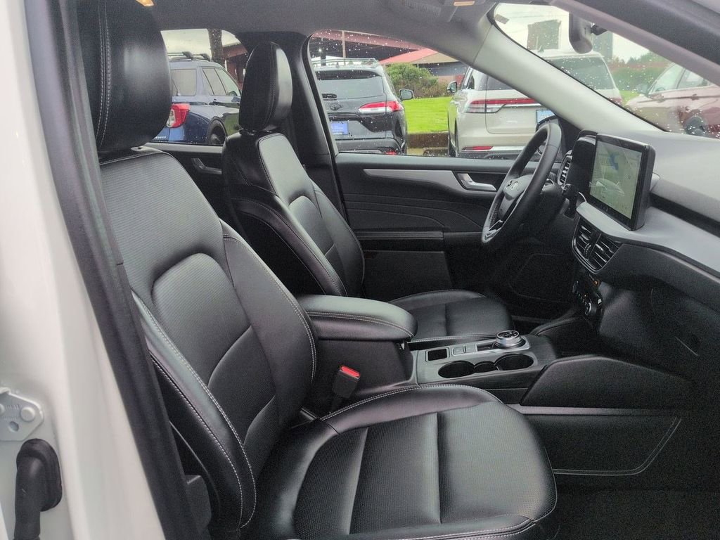 Certified 2023 Ford Escape Platinum AWD/4WD image 28