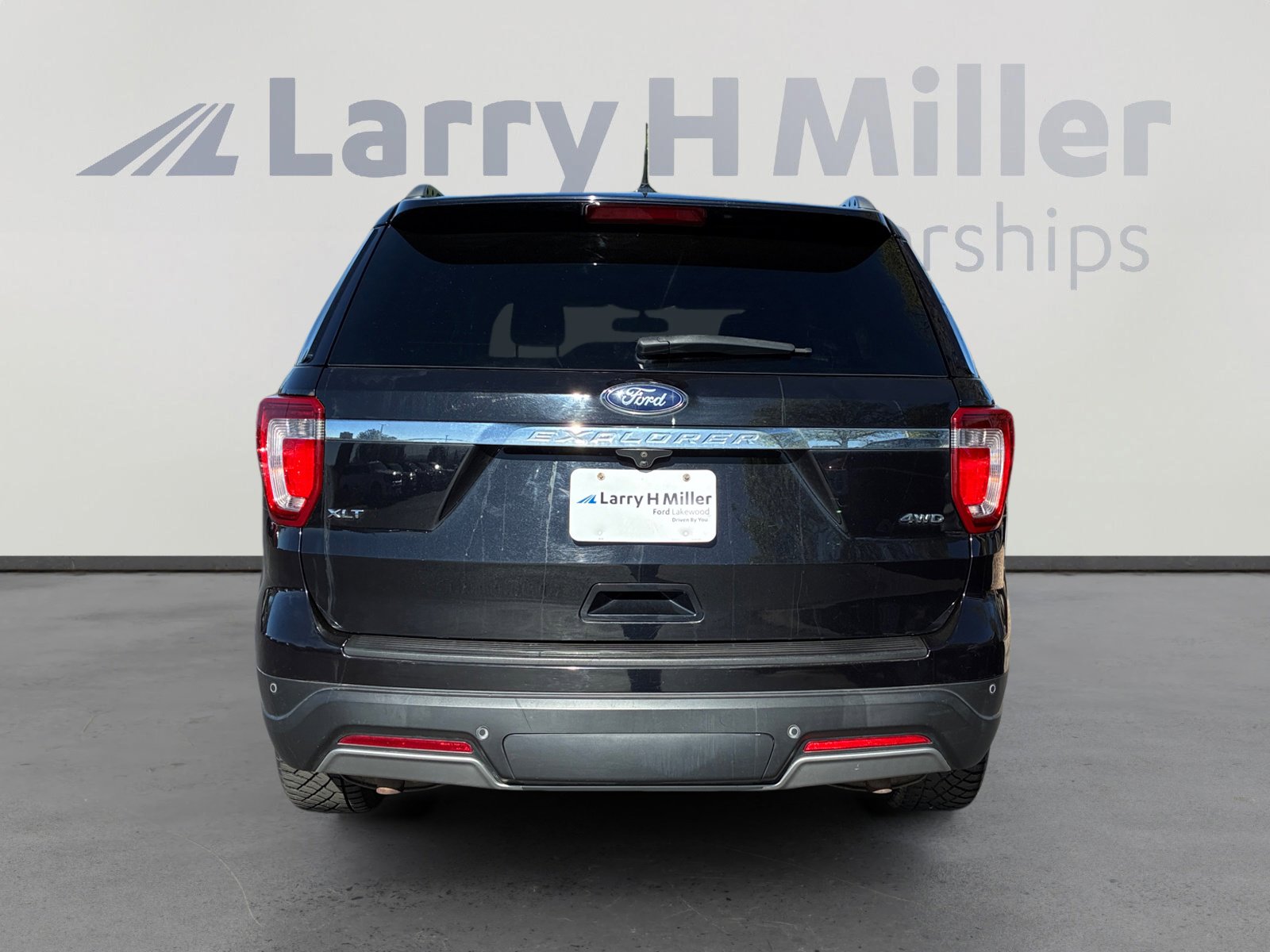 Certified 2019 Ford Explorer XLT w/ Equipment Group 202A AWD/4WD image 4