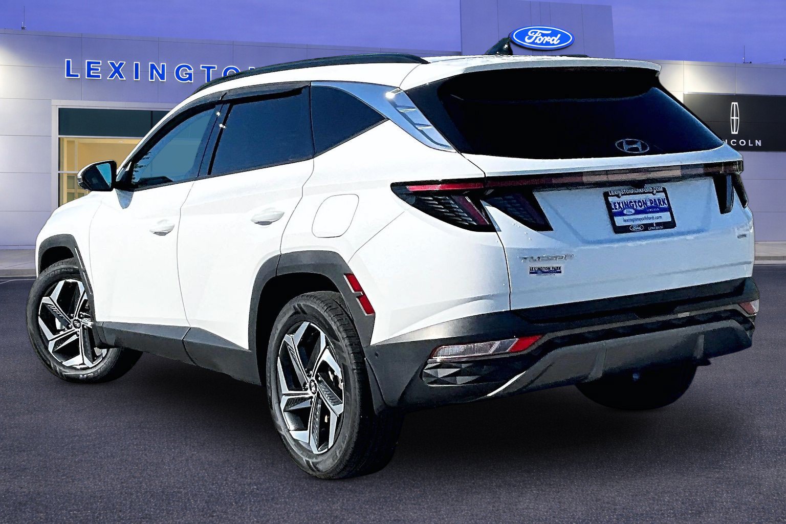 Used 2023 Hyundai Tucson Limited w/ Cargo Package AWD/4WD image 4