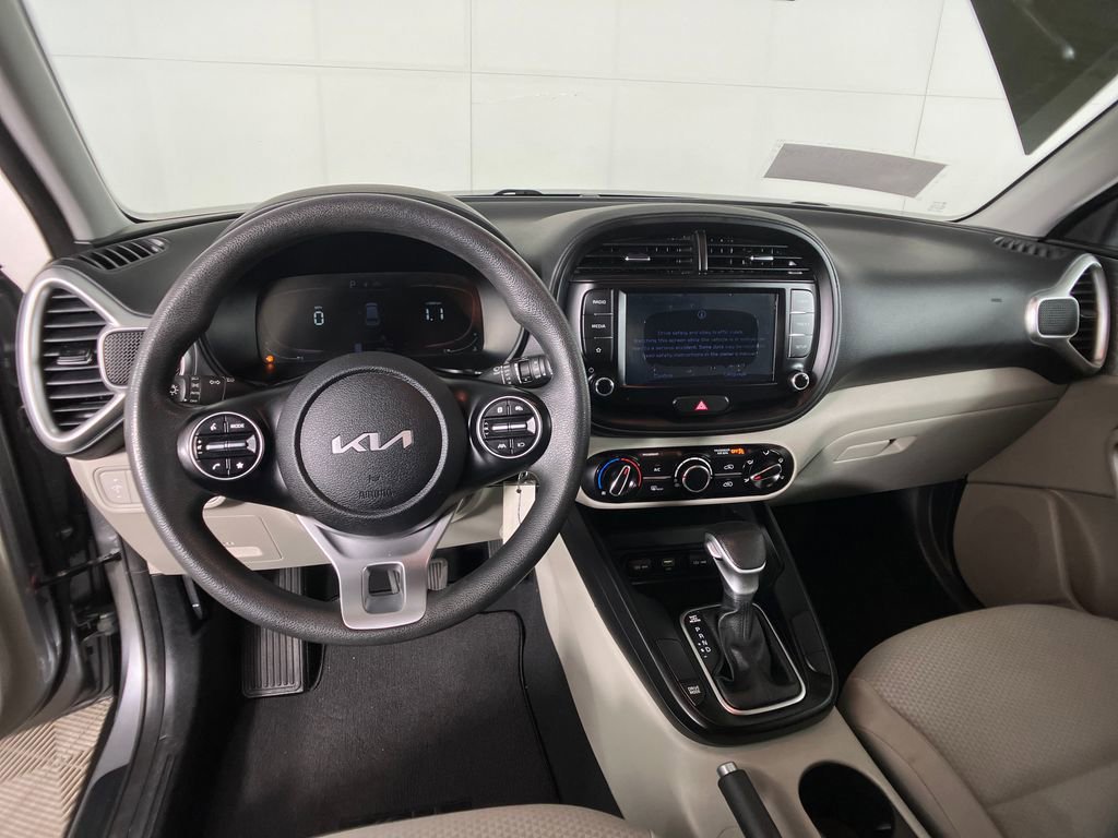 Used 2023 Kia Soul LX w/ LX Technology Package image 12