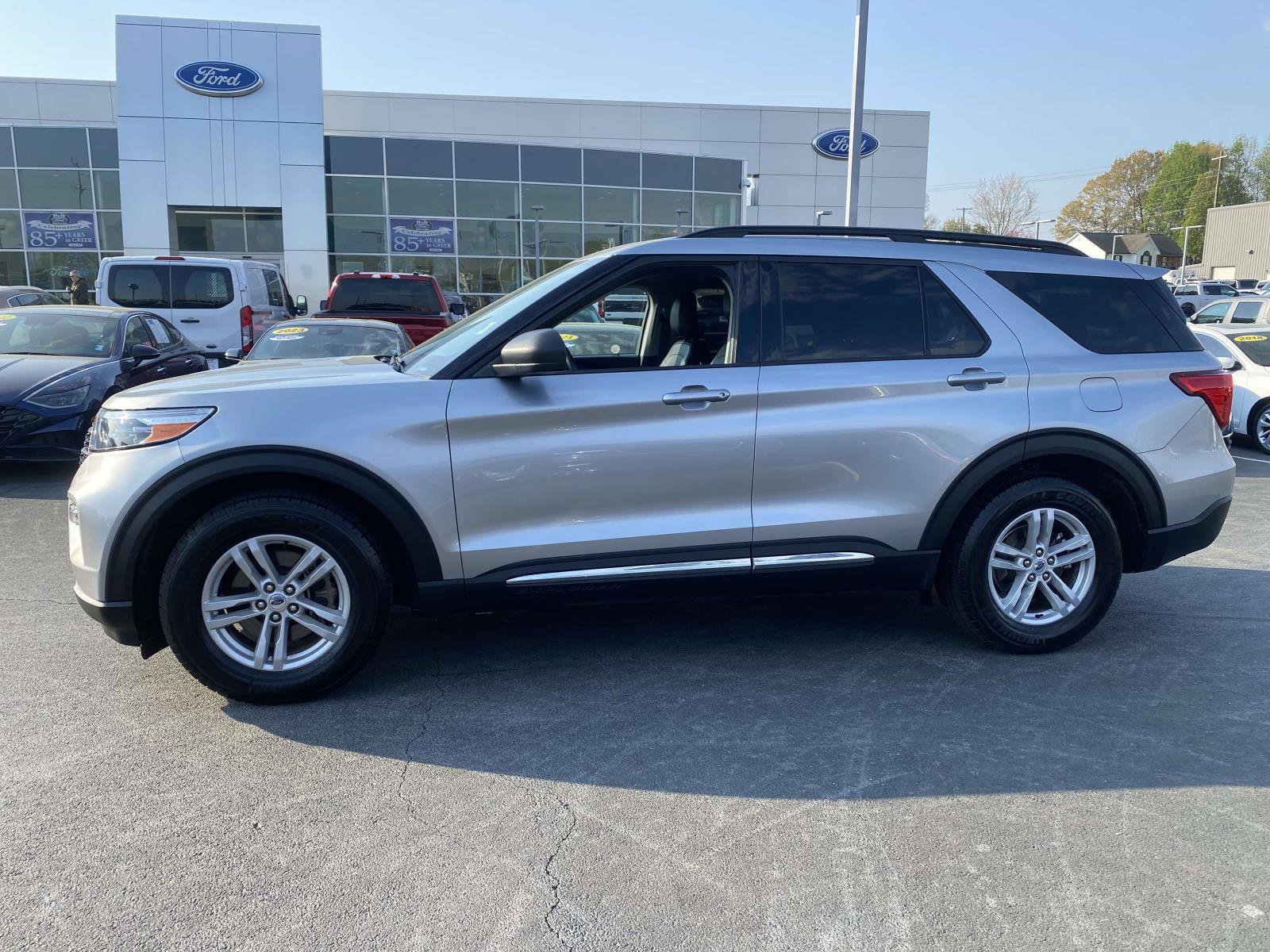 Certified 2024 Ford Explorer XLT w/ Equipment Group 202A RWD image 4