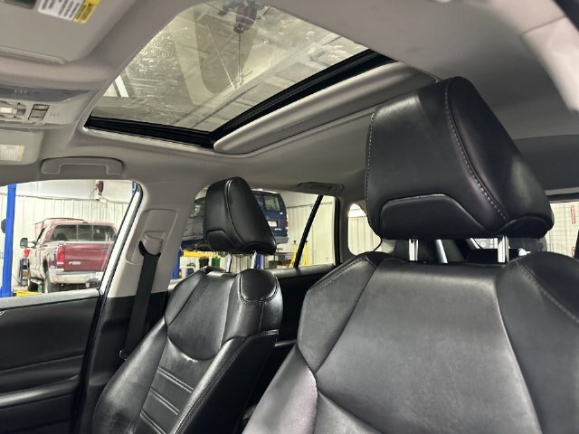 Used 2022 Toyota RAV4 XLE Premium AWD/4WD image 20
