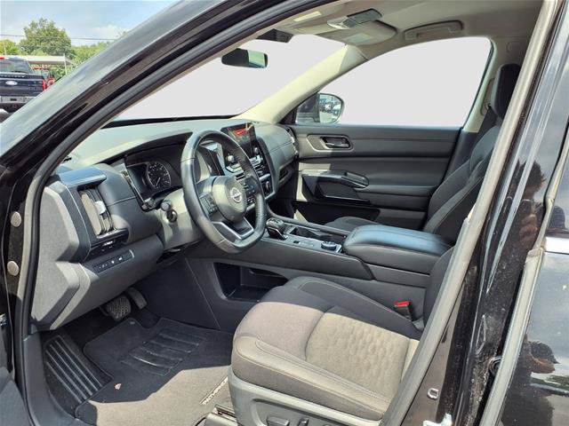 Used 2025 Nissan Pathfinder SV AWD/4WD image 17
