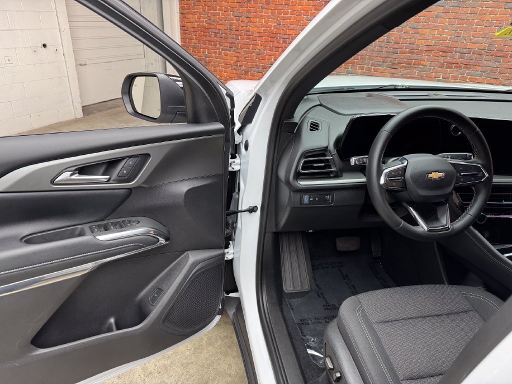 Used 2026 Chevrolet Traverse LT FWD image 10