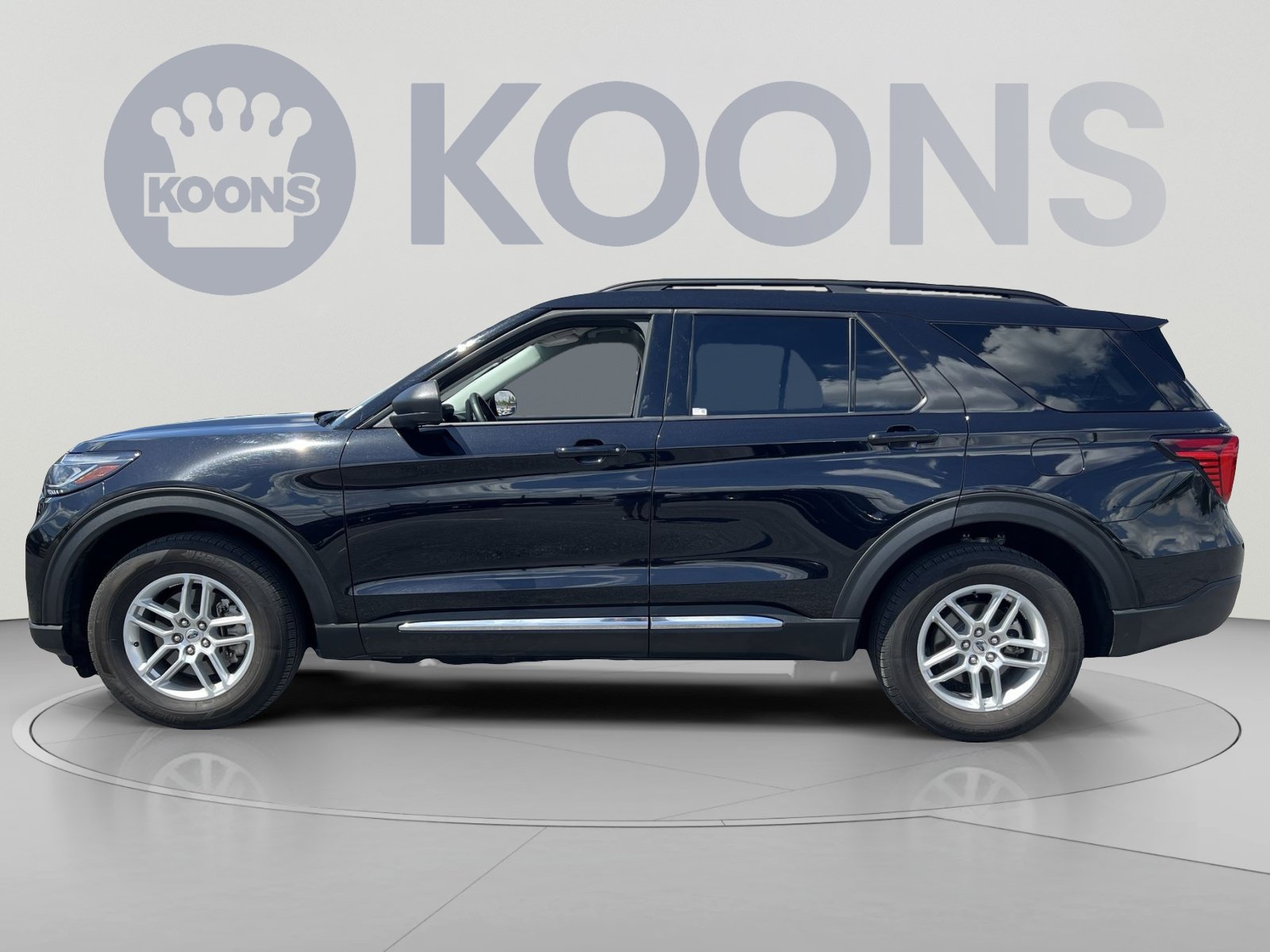 Certified 2025 Ford Explorer Active AWD/4WD image 2