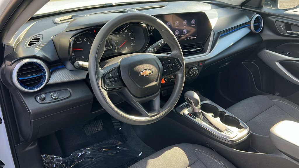 Used 2024 Chevrolet Trax LS w/ LS Convenience Package FWD image 11