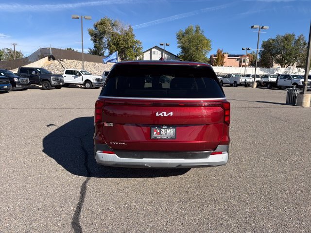 Used 2025 Kia Carnival FWD image 4