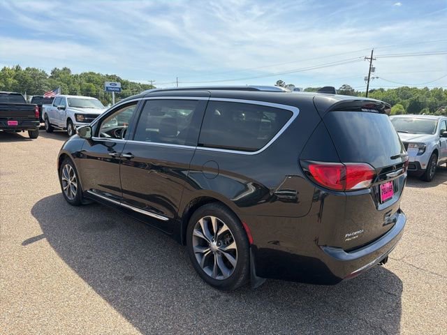 Used 2017 Chrysler Pacifica Limited FWD image 8