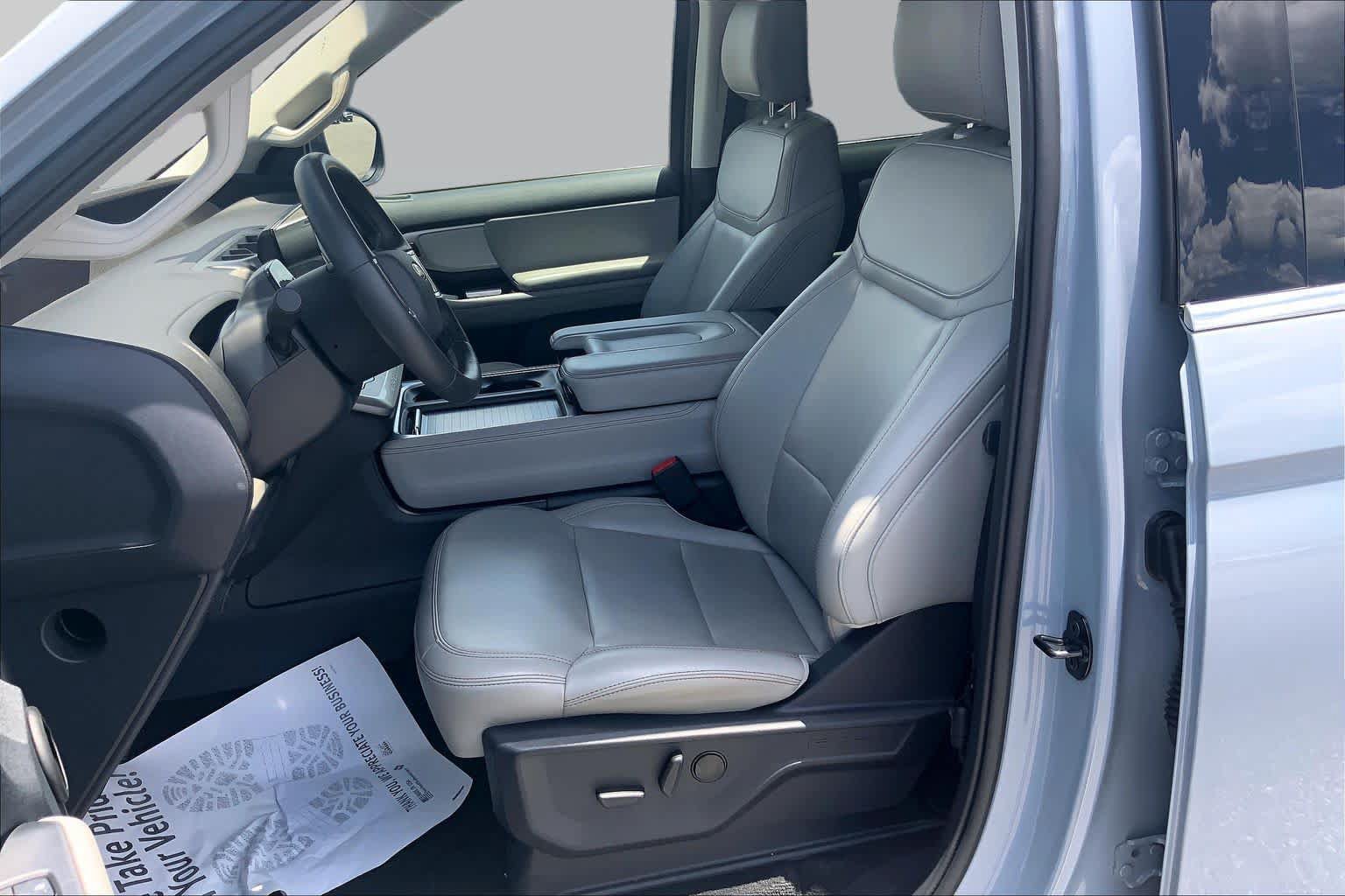 Certified 2025 Ford Expedition Active AWD/4WD image 8