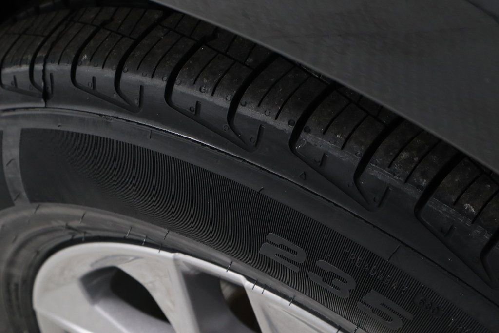 Used 2022 Toyota Sienna XLE w/ XLE Plus Package image 21