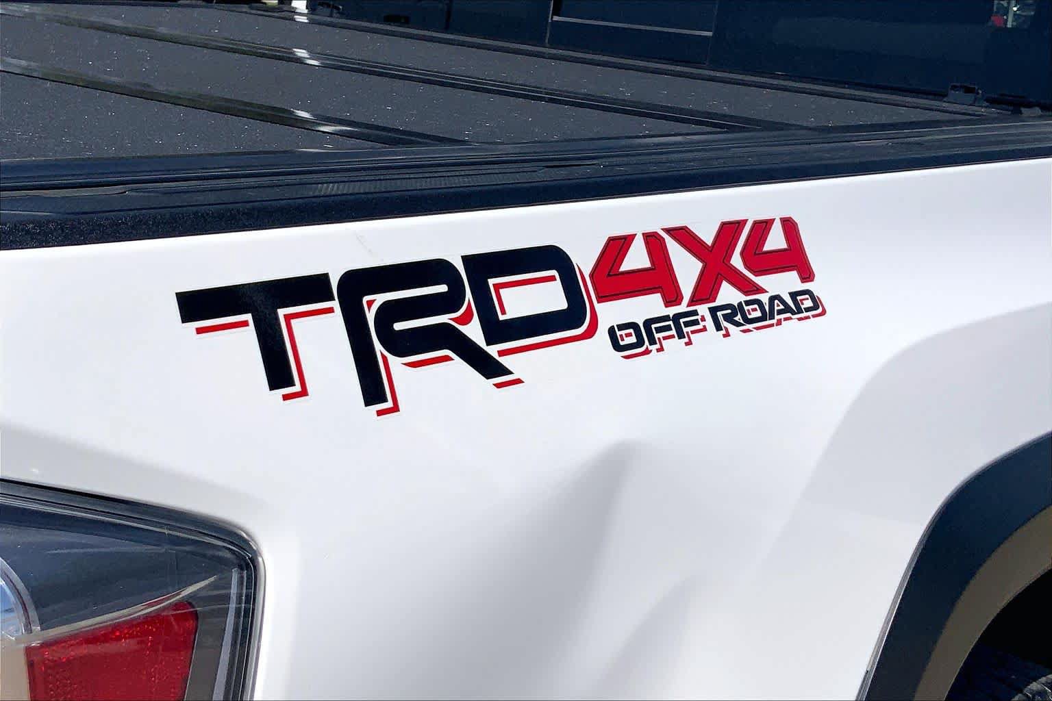 Used 2021 Toyota Tacoma TRD Off-Road w/ Technology Package AWD/4WD image 10