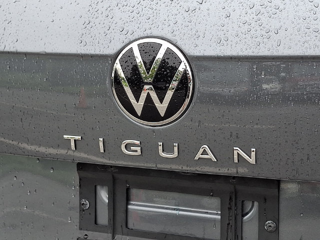 Used 2023 Volkswagen Tiguan SE w/ Panoramic Sunroof Package AWD/4WD image 31