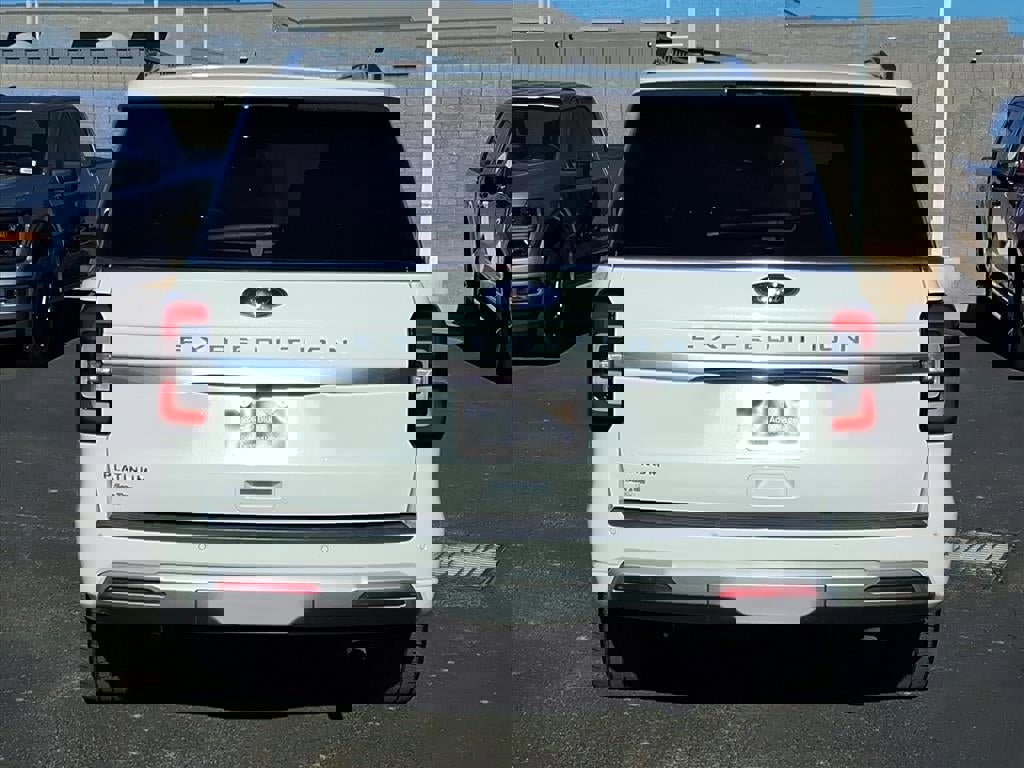 Certified 2023 Ford Expedition Platinum image 5