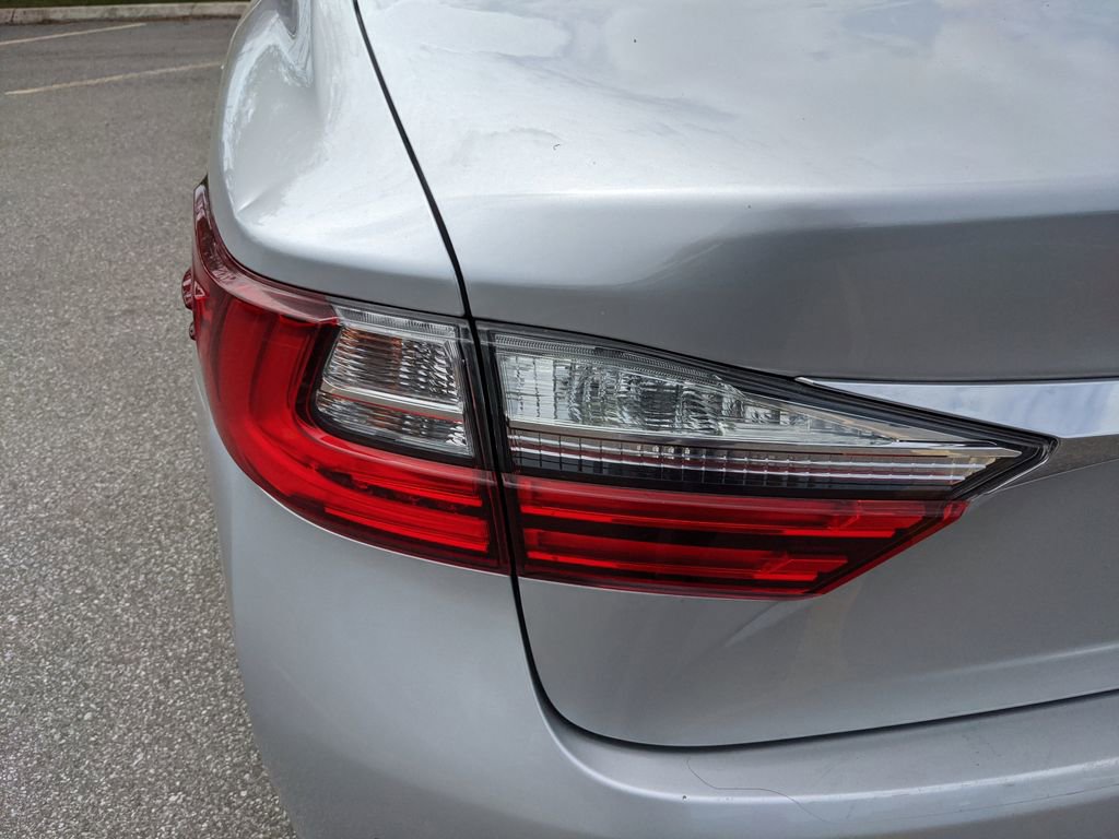 Used 2017 Lexus ES 350 w/ Premium Package FWD image 11