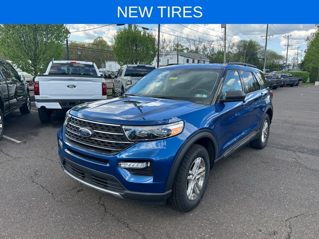 Certified 2022 Ford Explorer XLT w/ Equipment Group 202A AWD/4WD image 1