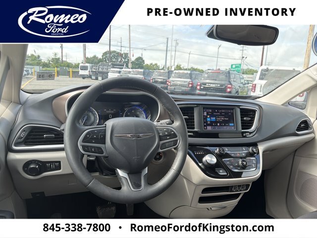 Used 2023 Chrysler Voyager LX FWD image 14