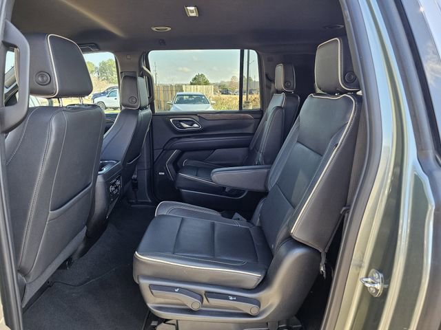 Used 2023 Chevrolet Suburban Premier image 17
