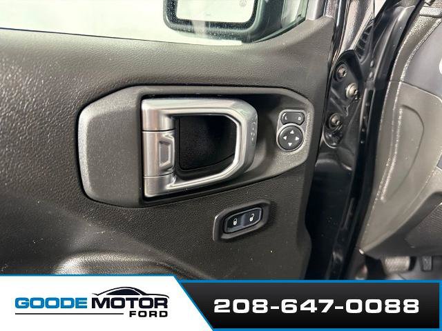 Used 2025 Jeep Gladiator Mojave w/ Convenience Group AWD/4WD image 10