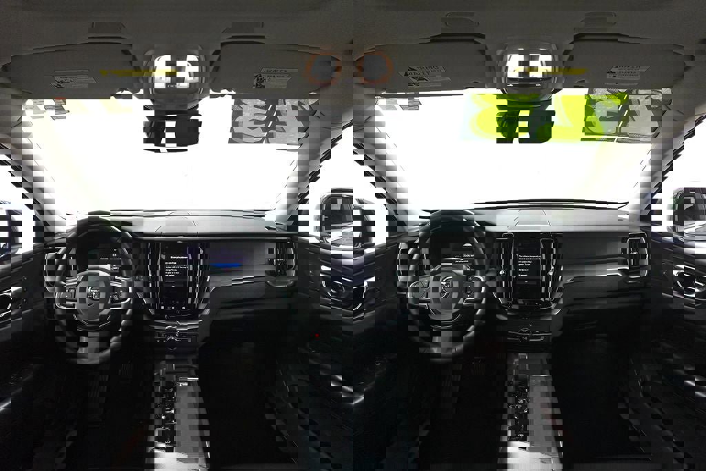 Used 2023 Volvo XC60 B5 Core image 6