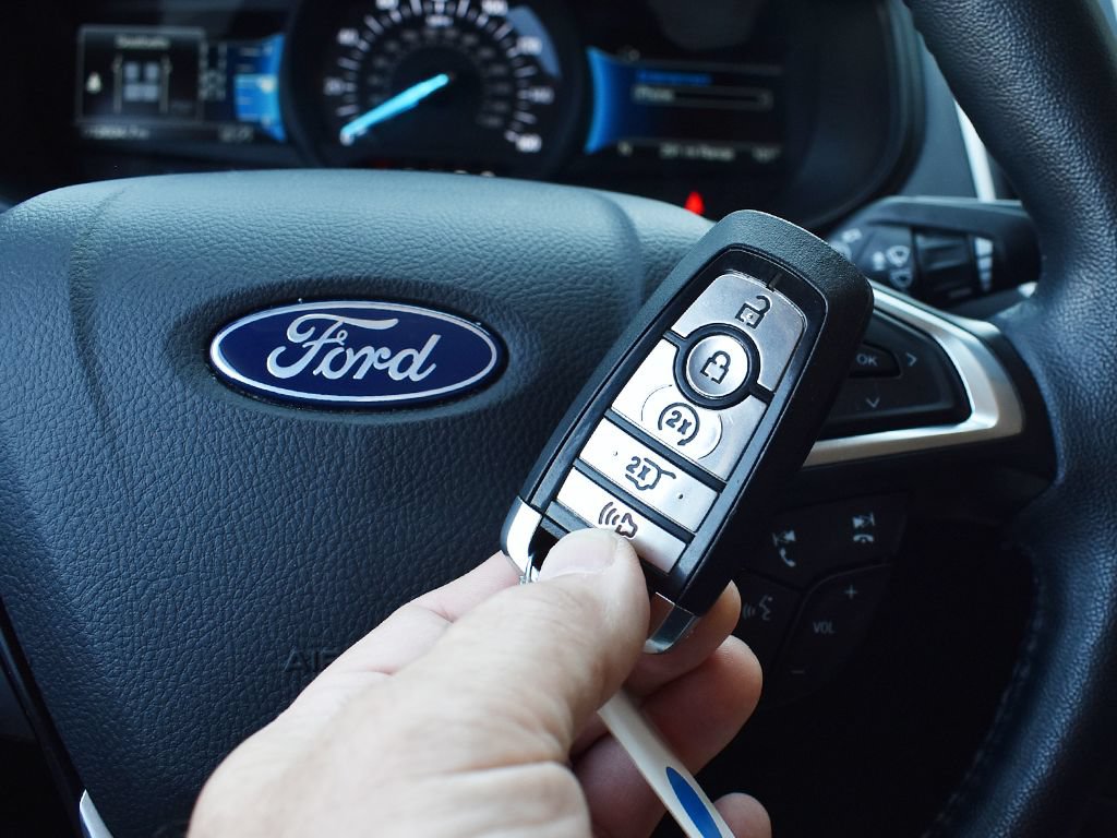 Certified 2024 Ford Edge SEL w/ Convenience Package AWD/4WD image 9