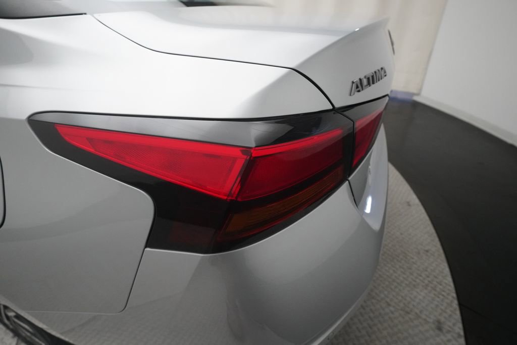 Used 2024 Nissan Altima 2.5 SV FWD image 31
