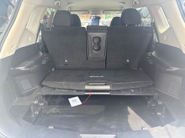 Used 2017 Nissan Rogue SV FWD image 29