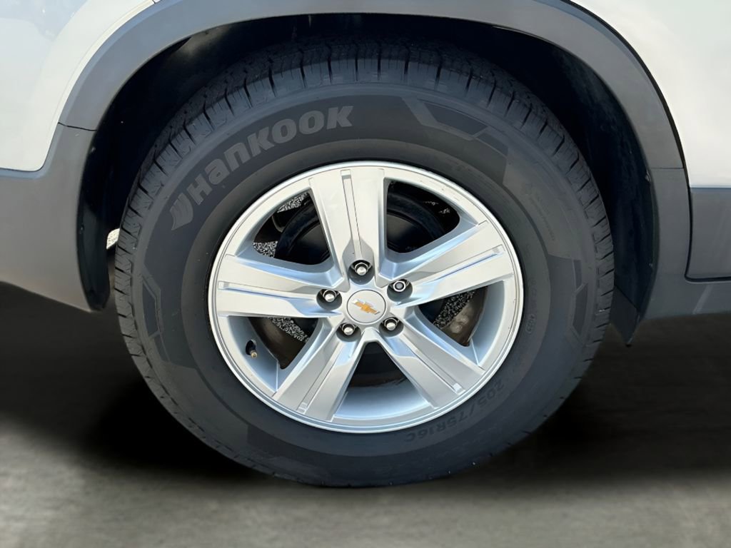 Used 2019 Chevrolet Trax LT w/ LT Convenience Package image 16