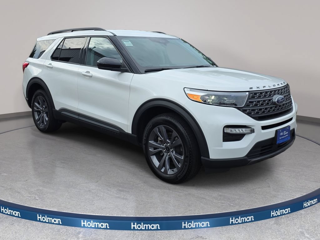 Certified 2023 Ford Explorer XLT w/ Equipment Group 202A AWD/4WD image 3