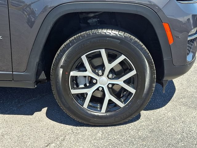 Used 2025 Jeep Grand Cherokee Limited AWD/4WD image 8