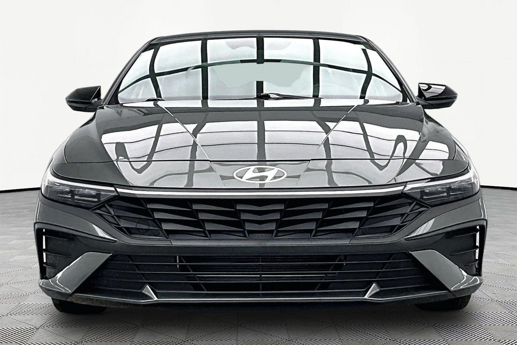 Used 2025 Hyundai Elantra Sport FWD image 3