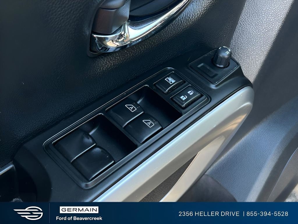 Used 2023 Nissan Titan SV w/ SV Convenience Package image 17