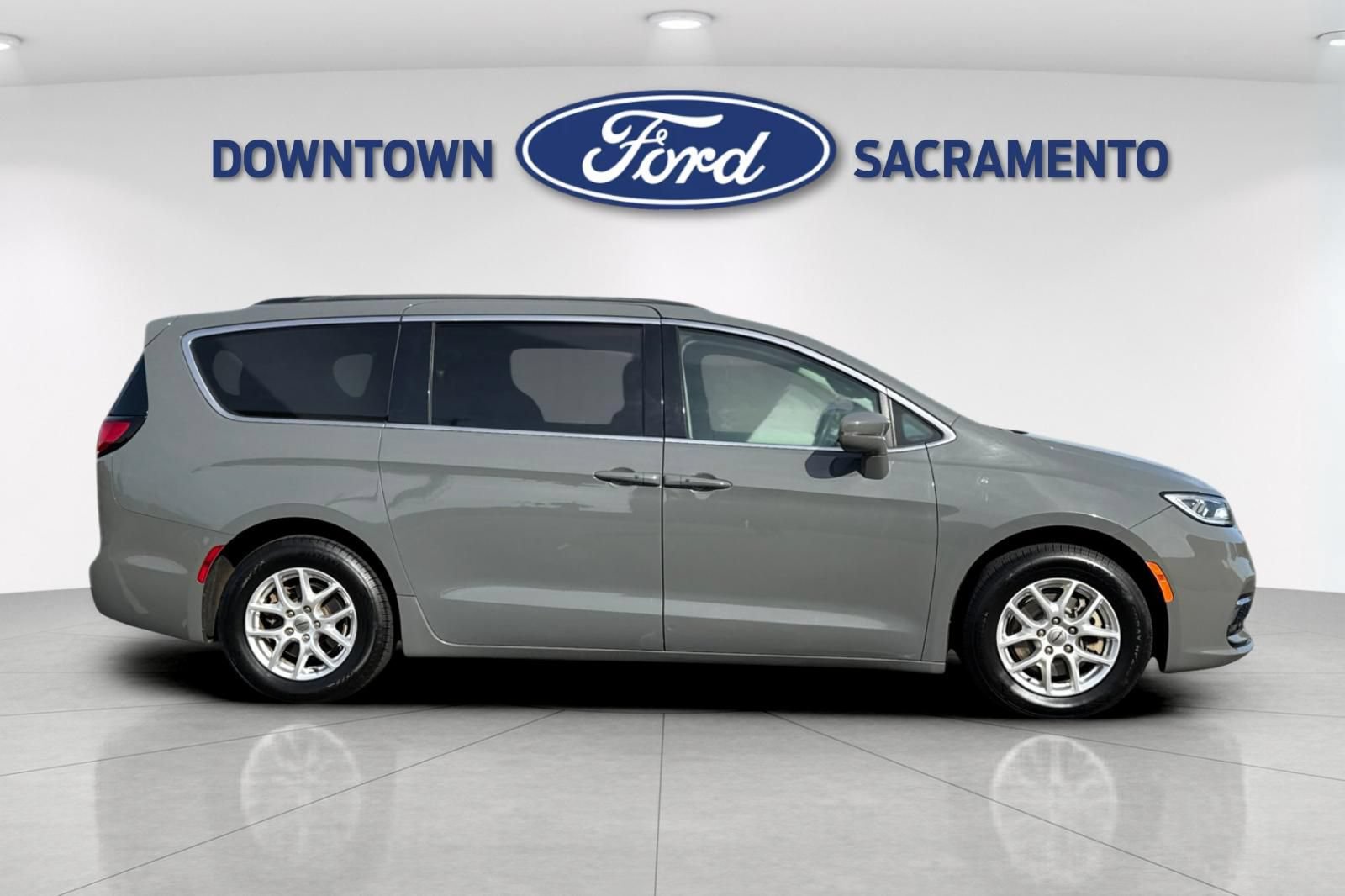 Used 2022 Chrysler Pacifica Touring-L FWD image 10