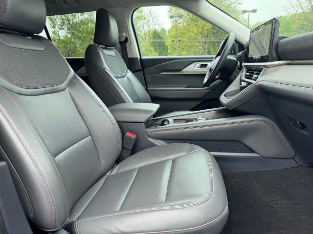 Certified 2025 Ford Explorer Active w/ Active Comfort Package AWD/4WD image 17