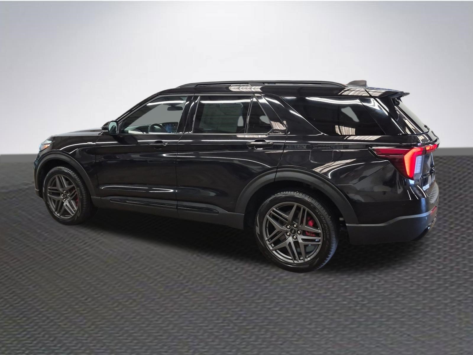 Certified 2025 Ford Explorer ST-Line w/ ST-Line Street Pack AWD/4WD image 5