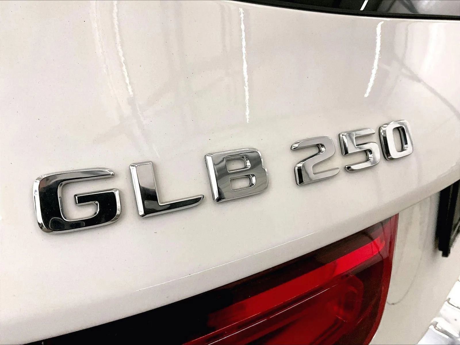 Used 2021 Mercedes-Benz GLB 250 4MATIC image 13