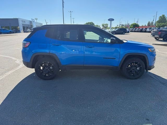 Used 2023 Jeep Compass Latitude w/ Convenience Group AWD/4WD image 11