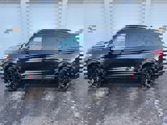 Certified 2020 Ford Explorer ST w/ ST Street Pack image 4