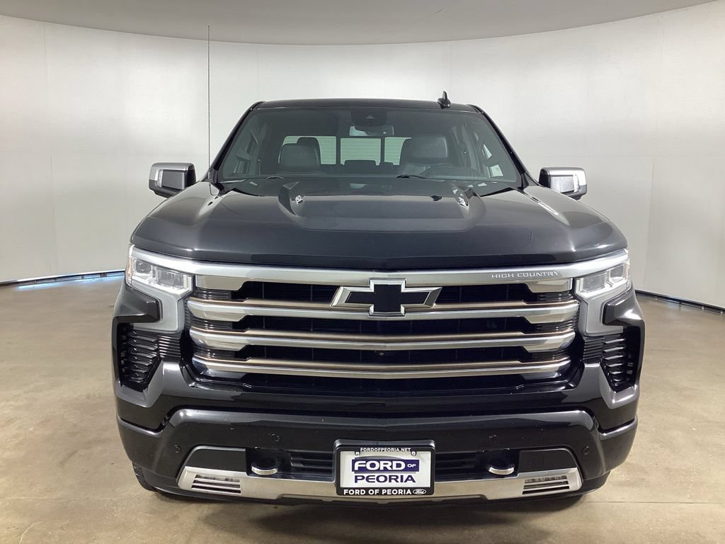 Used 2022 Chevrolet Silverado 1500 High Country w/ High Country Premium Package AWD/4WD image 2
