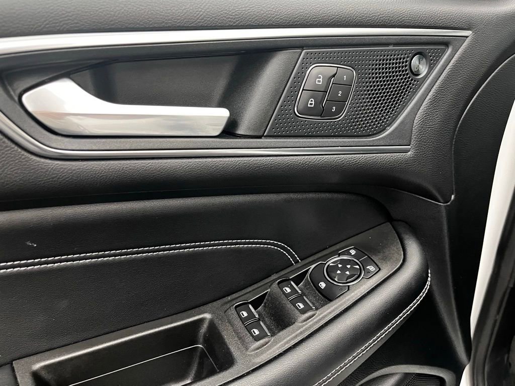 Certified 2022 Ford Edge Titanium image 17