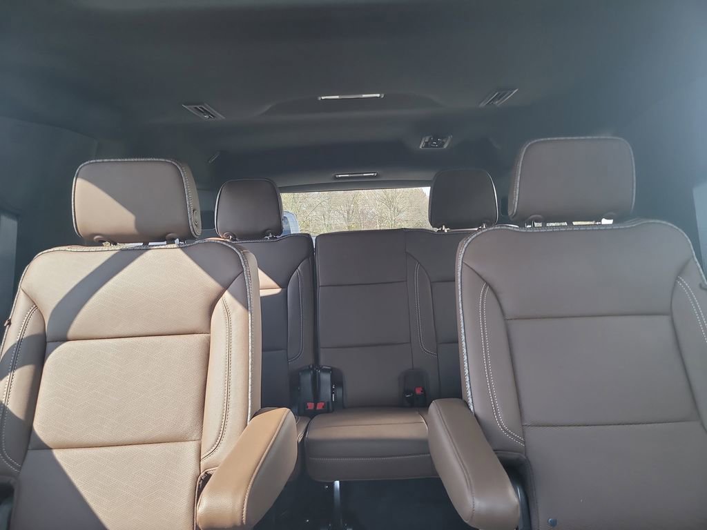 Used 2023 Chevrolet Suburban High Country image 25