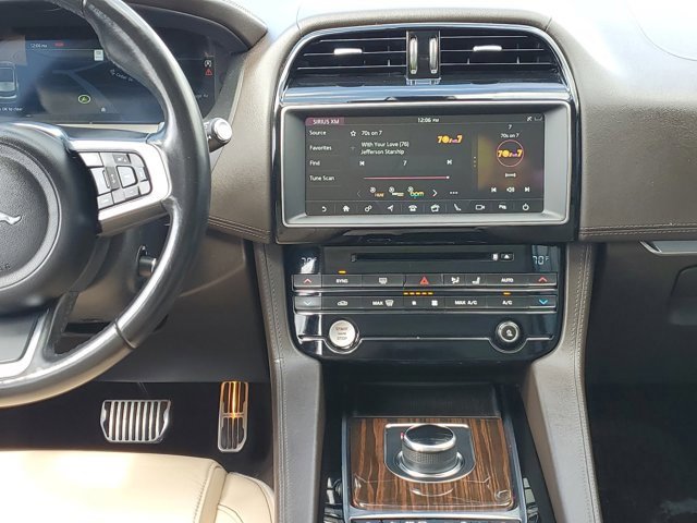 Used 2019 Jaguar F-PACE Prestige image 19