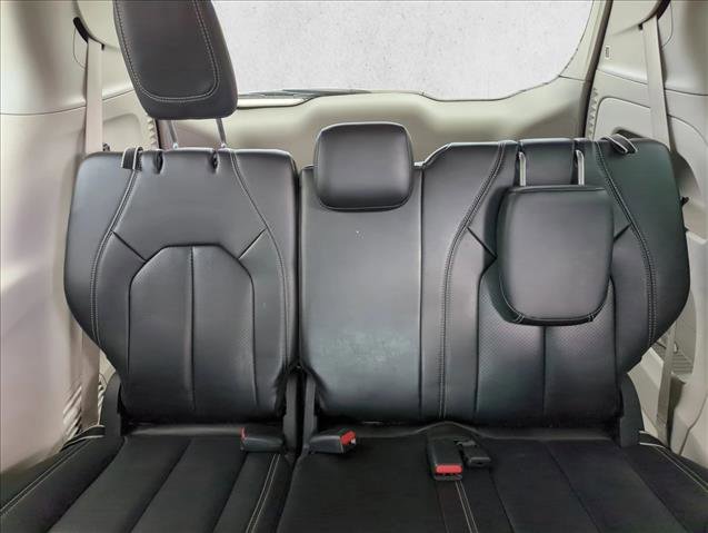 Used 2023 Chrysler Pacifica Touring-L FWD image 20