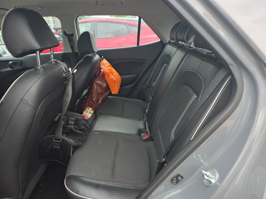 Used 2022 Hyundai Venue Limited w/ Cargo Package FWD image 10