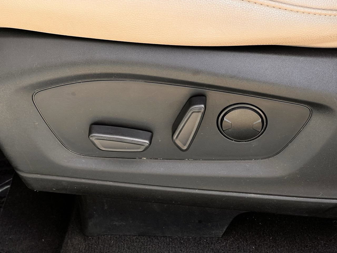 Certified 2023 Ford Explorer Limited AWD/4WD image 22