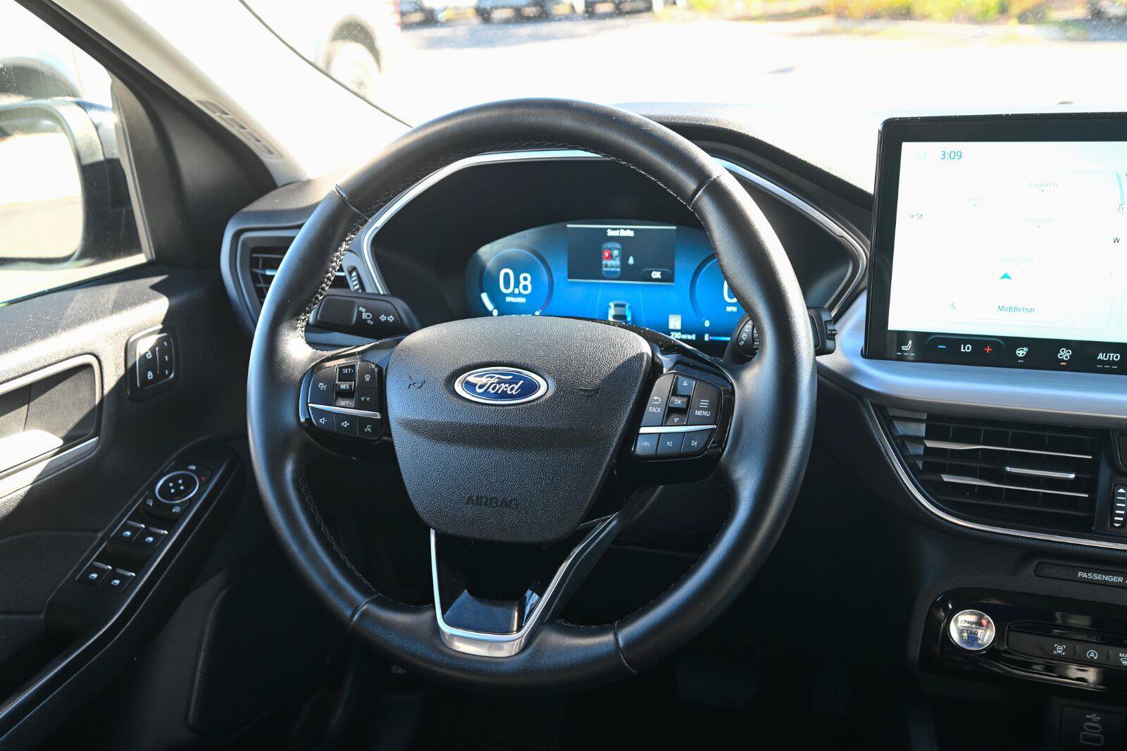 Certified 2025 Ford Escape Platinum AWD/4WD image 32
