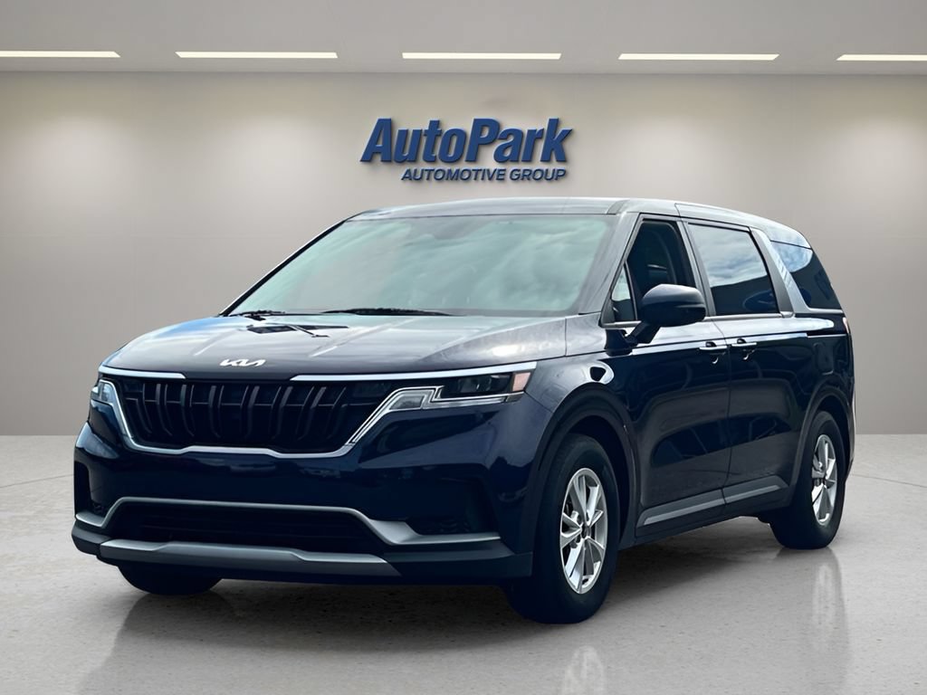 Used 2024 Kia Carnival LX FWD image 3