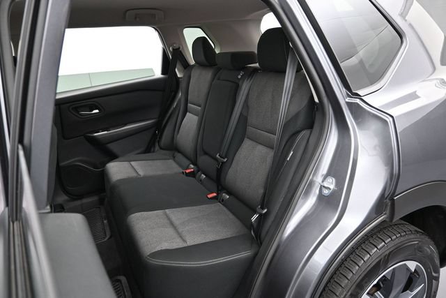 Used 2025 Nissan Rogue SV FWD image 26
