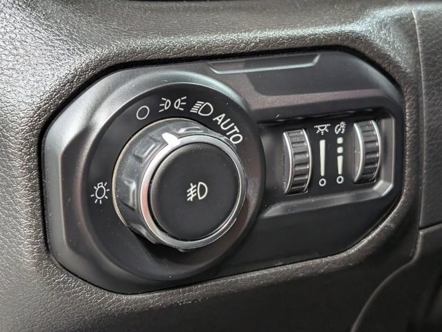 Used 2019 Jeep Wrangler Unlimited Sahara AWD/4WD image 9